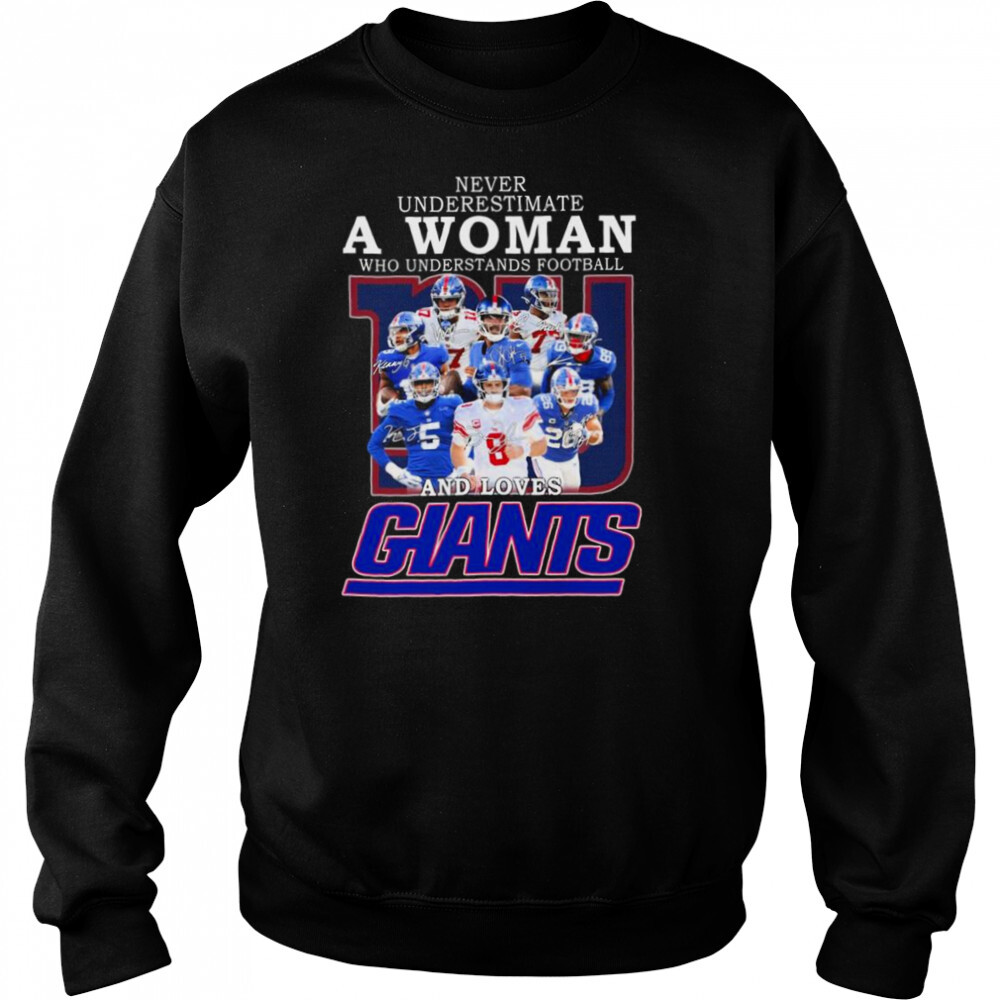 New York Giants team Never underestimate a Woman who understands football and loves Giants signatures shirt 2 Sweat shirts