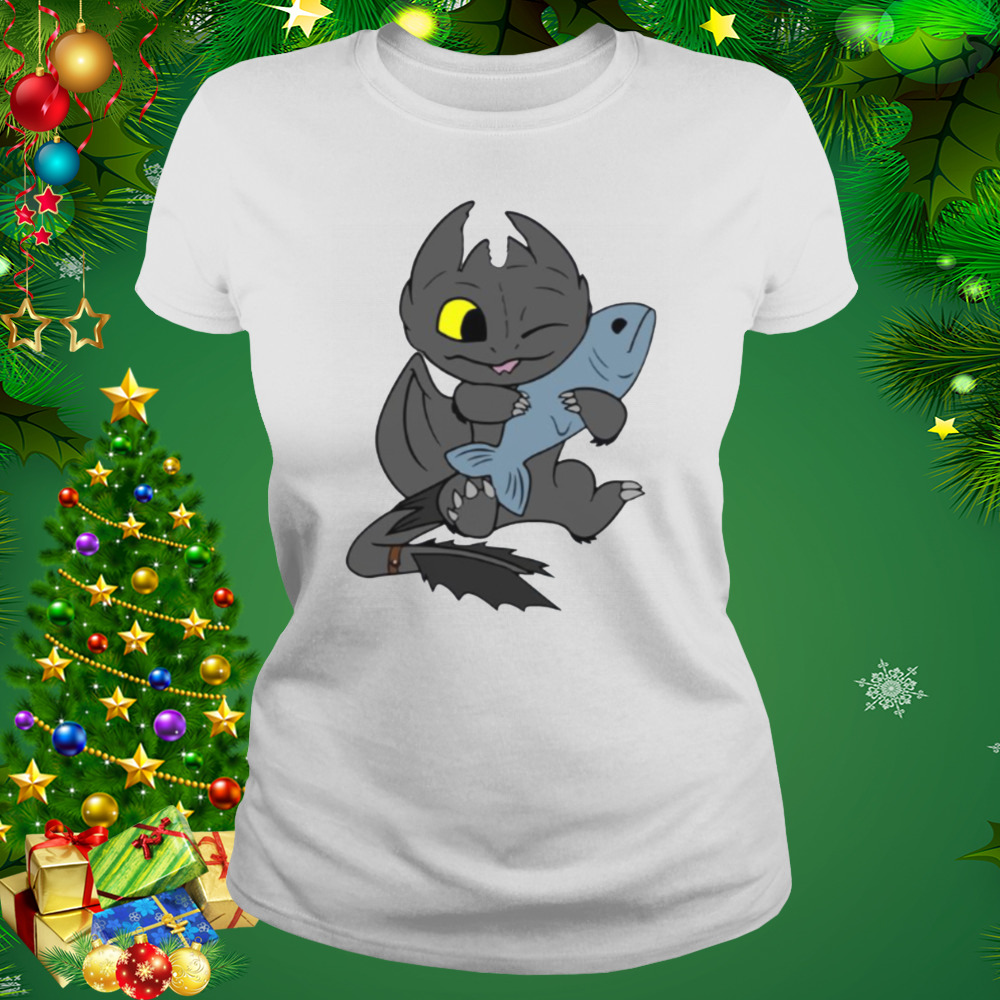 Cute Toothless And A Fish How To Train Your Dragon shirt 2 Women's shirt