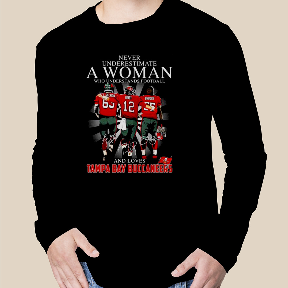 Never Underestimate A Woman Who Understands Football And Loves Tom Brady  Shirt - Guineashirt Premium ™ LLC