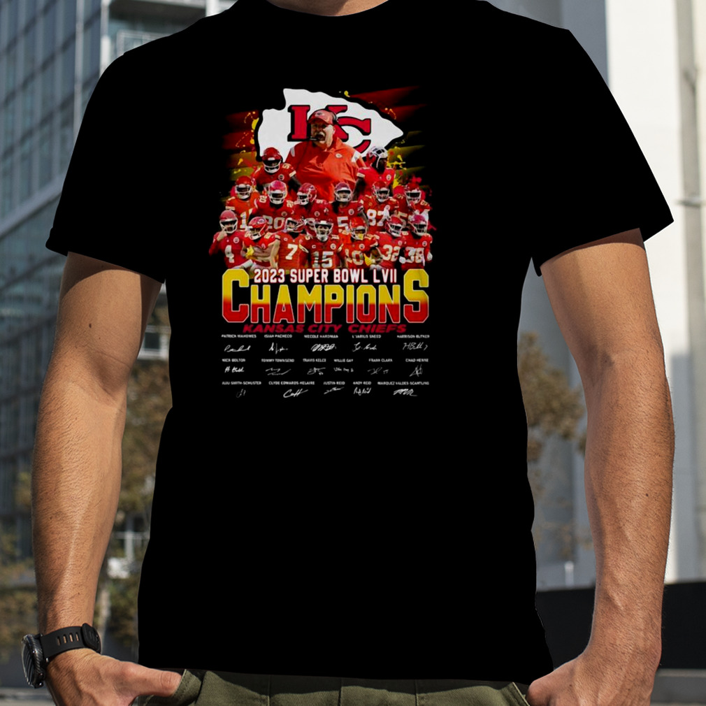 Kansas City Chiefs - Super Bowl LVII Champions Roster T-Shirt - Ellieshirt