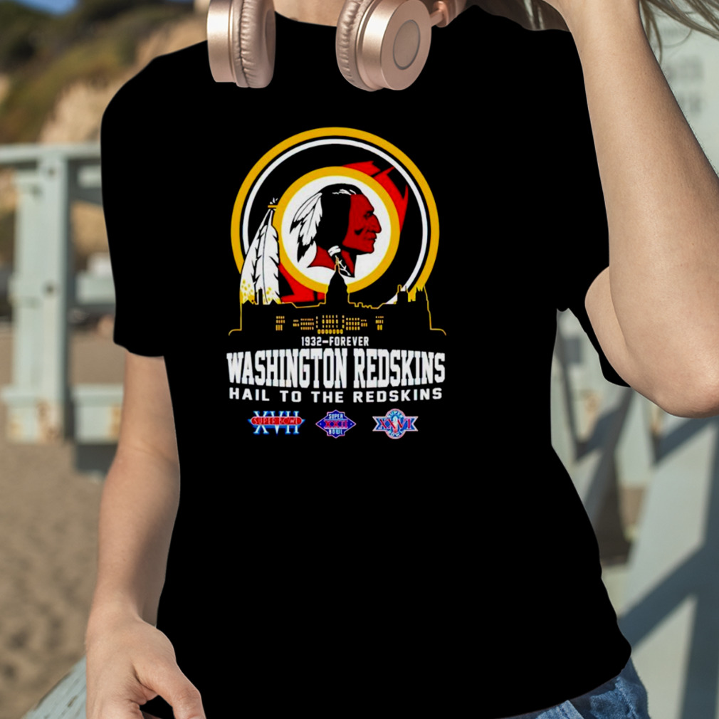 Never underestimate a woman who Washington Redskins shirt