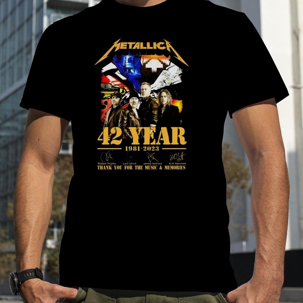 News Metallica 42 Years 1082-2023 Signatures Thank You For The Music & Memories T-Shirt