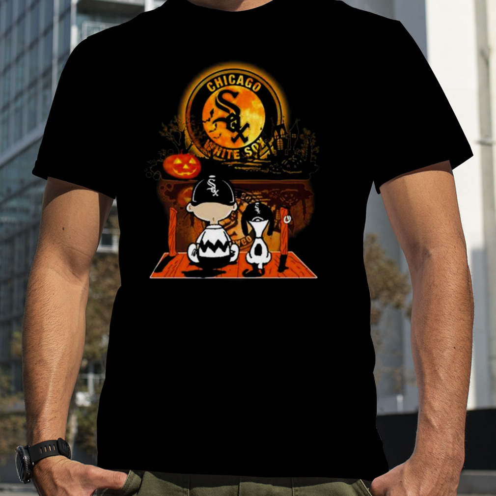 Chicago White Sox Snoopy and Charlie Brown Sit Under Moon Peanuts Halloween  shirt, hoodie, sweater, long sleeve and tank top