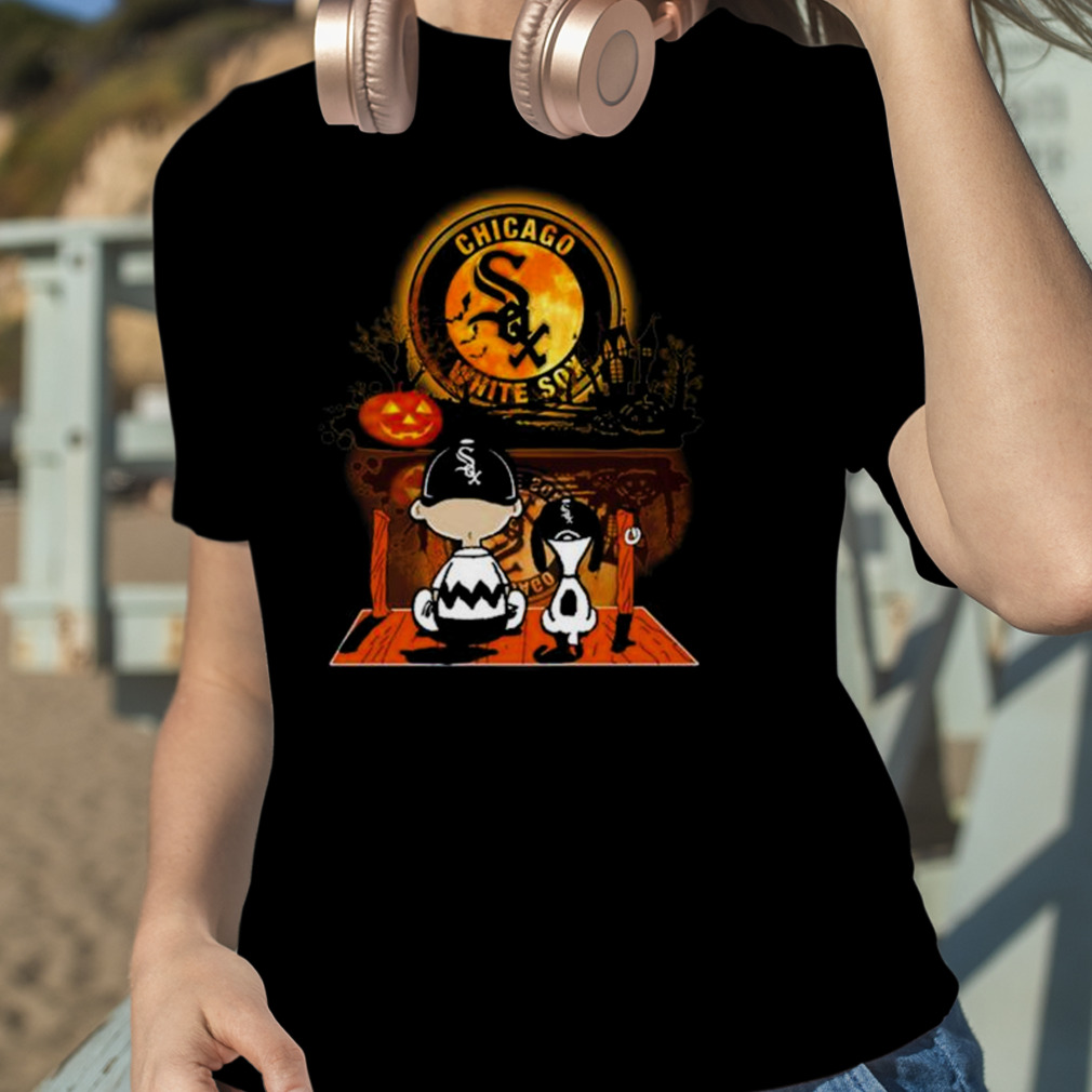 Peanut Snoopy And Charlie Brown Chicago Cubs Sitting Under Moon Halloween  2023 shirt - Guineashirt Premium ™ LLC